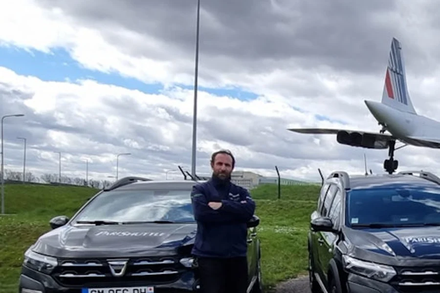 Paris: Roundtrip Taxi Transfer from Charles de Gaulle Airport to Disneyland, Paris