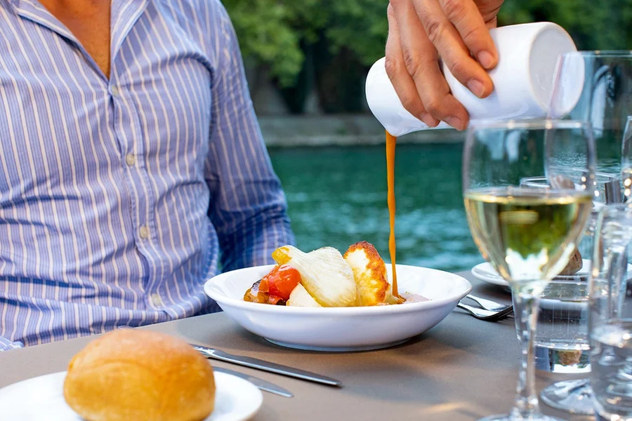 Bateaux Parisiens Seine River Lunch Cruise with French Menu, Paris