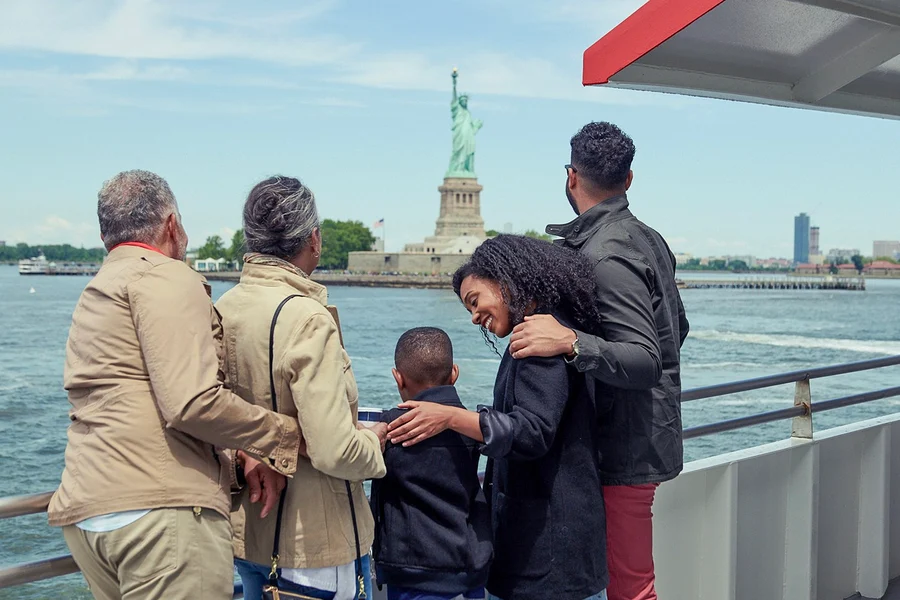 环线游轮:50分钟自由女神像快艇游, at Circle Line Sightseeing Cruises - Pier 16, New York