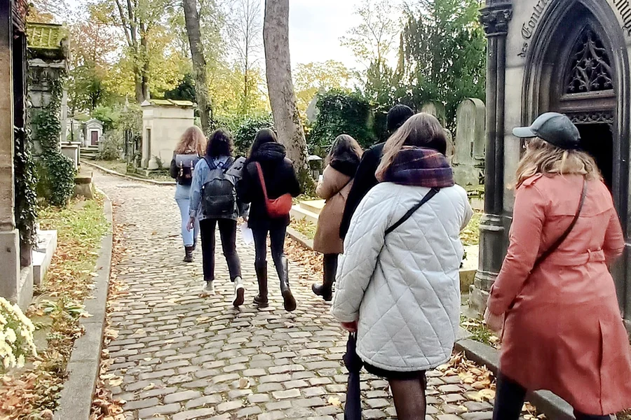 Joc d'Evasió al Cementiri de Père-Lachaise: Qui va matar en Víctor?, at Cimetière du Père-Lachaise, Paris
