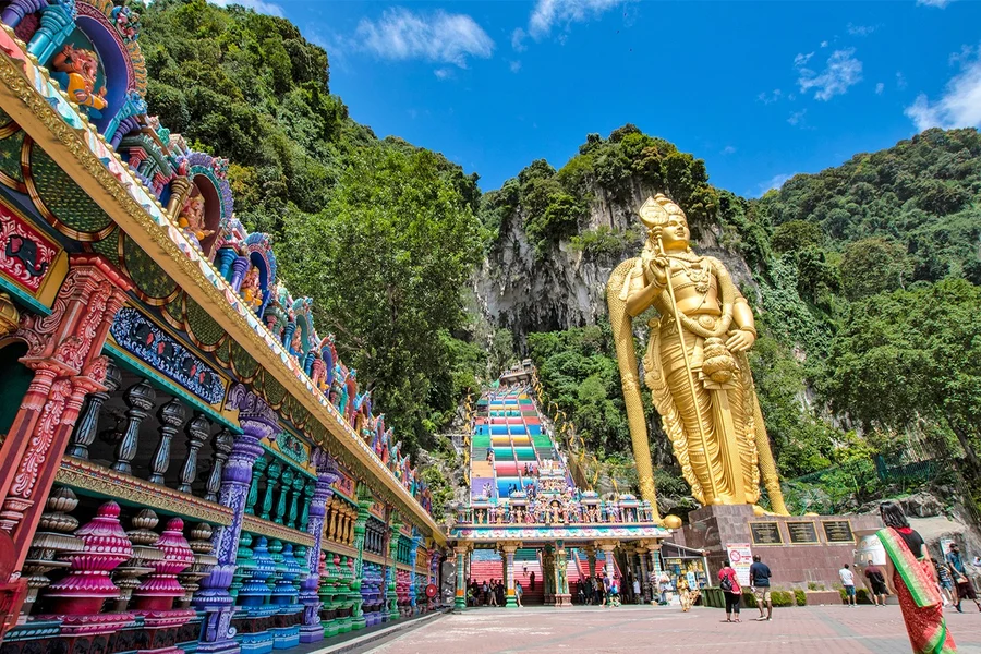 Ab Kuala Lumpur: Ganztägige Tour zu den Batu-Höhlen & Colmar Tropicale mit Transfers, Kuala Lumpur