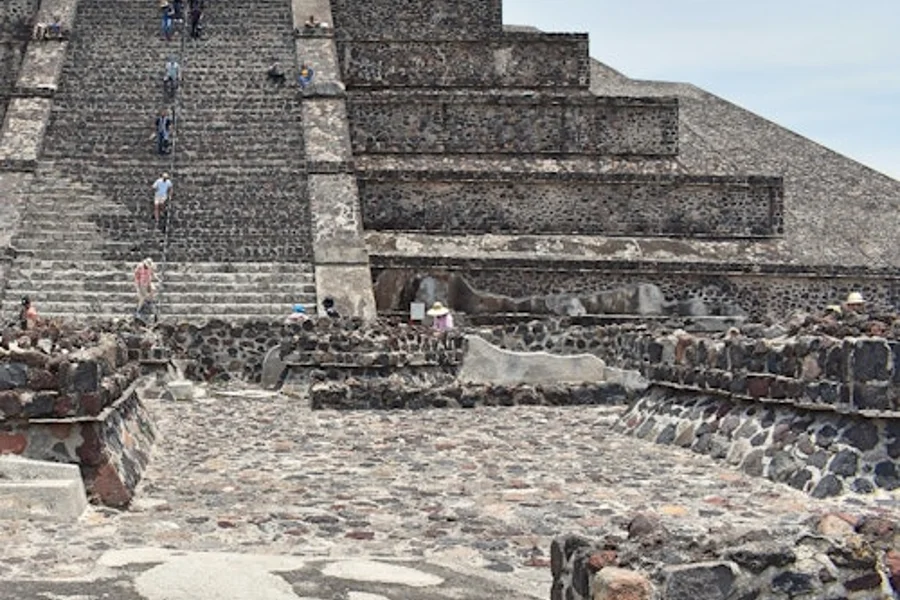 Teotihuacán Pyramids & Shrine of Guadalupe: Day Tour with Lunch, San Juan Teotihuacán