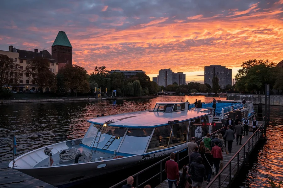2.5-Oras na City Boat Tour – Mula sa Sentro ng Berlin patungo sa West Harbor, at Stern und Kreisschiffahrt GmbH, Berlin