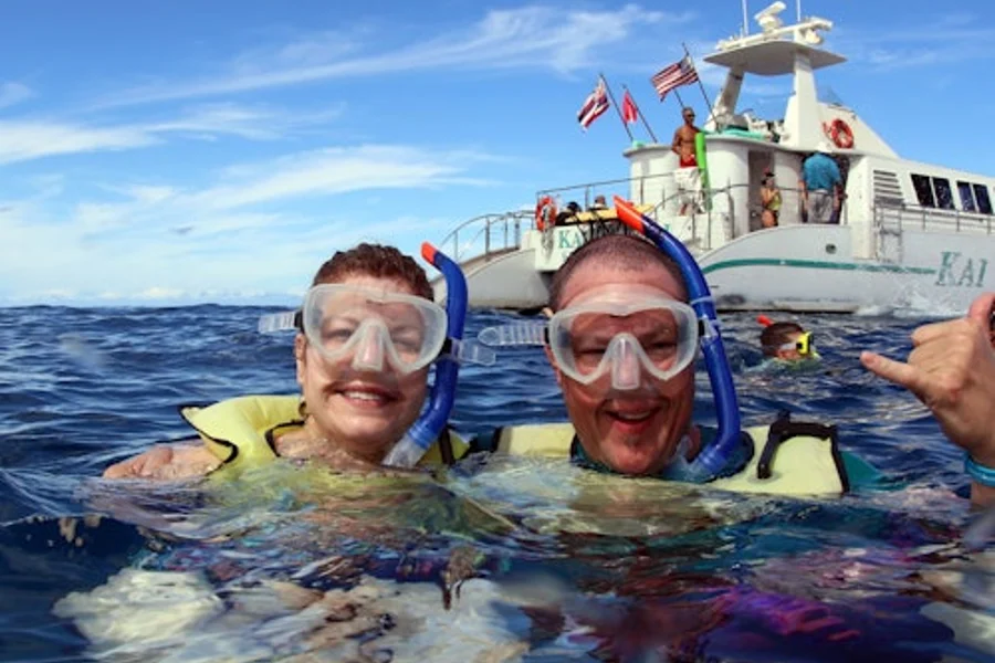 Oahu: Guided Dolphin Watching Sunset Cruise + Snorkeling + Buffet, Hawaii