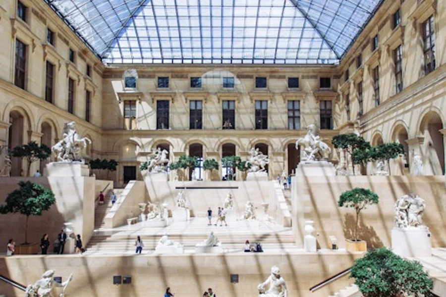 Louvre Museum: Dedicated Entry + Small Group Guided Tour, Paris