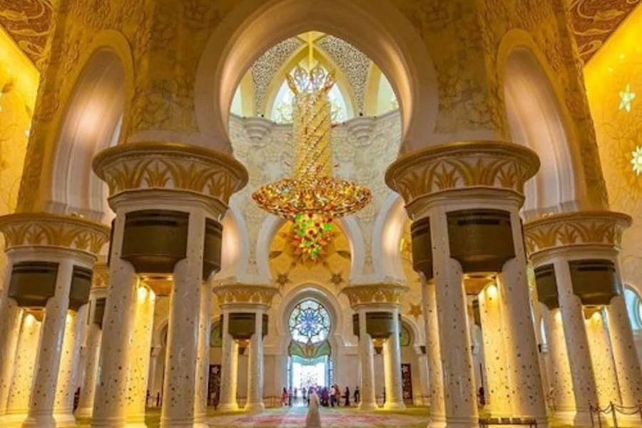 Half-Day Trip from Dubai: Sheikh Zayed Grand Mosque Express Entry, Dubai