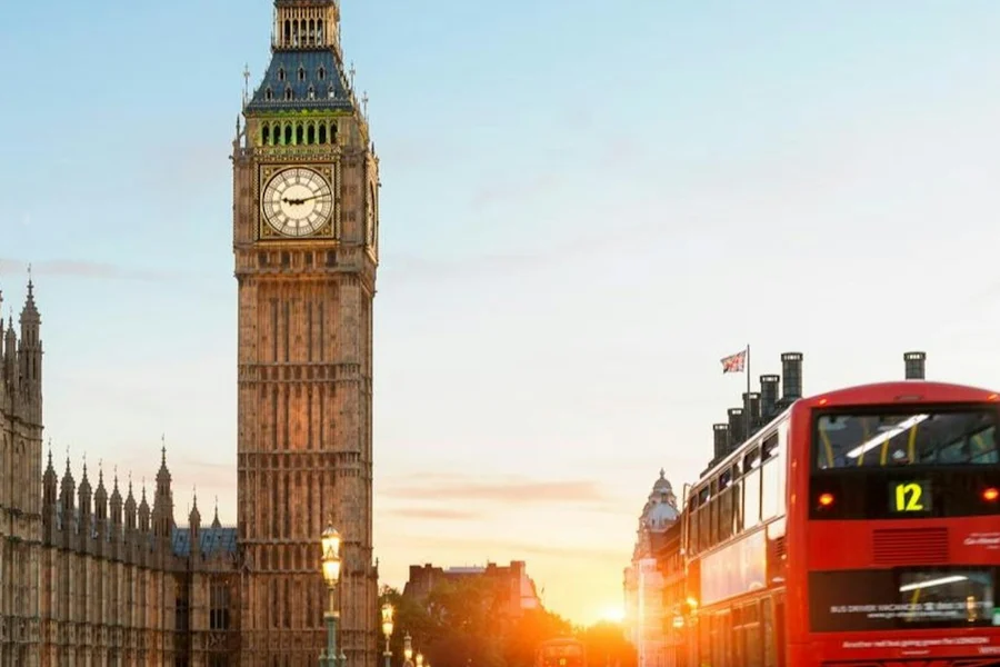 London Top 30 Landmarks: Guided Walking Tour, at London City Tours