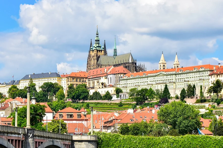 Prague Castle Guided Tour with One-Way Bus Transfer, Prague