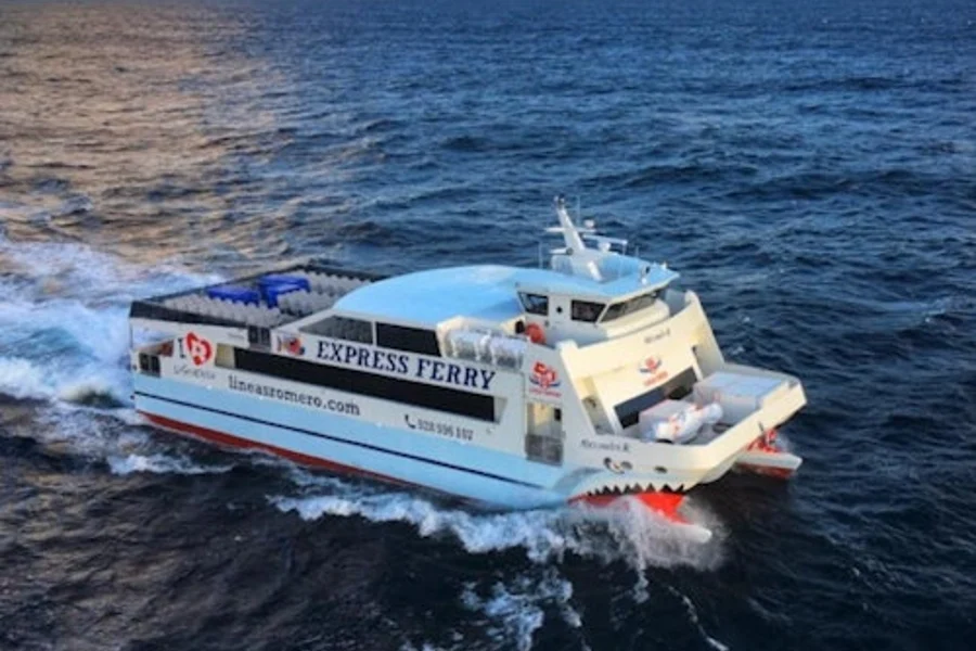 La Graciosa: Ferry desde Lanzarote, Lanzarote