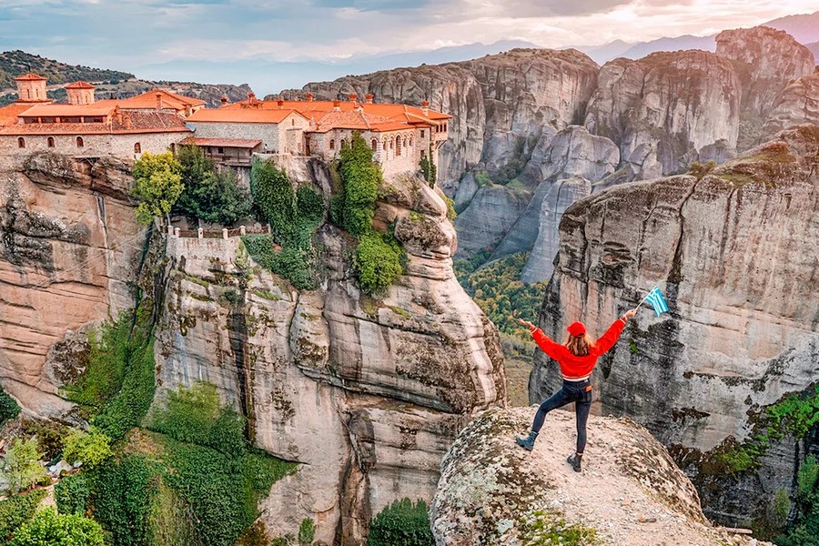 From Thessaloniki: Meteora Monasteries & Caves Full-Day Trip, Athens