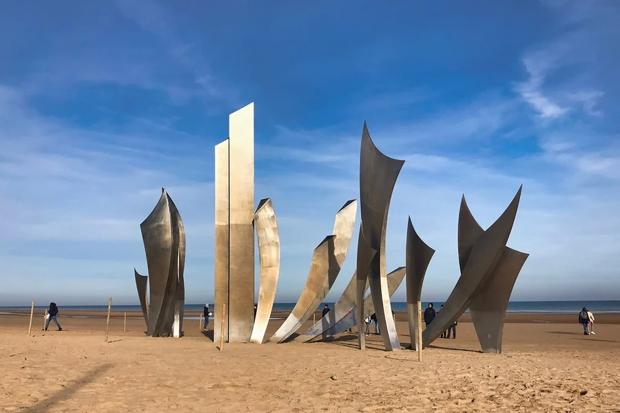 From Paris: WWII D-Day Normandy USA Landing Beaches Semi-Private Guided Full-Day Tour with Optional Lunch, Normandy