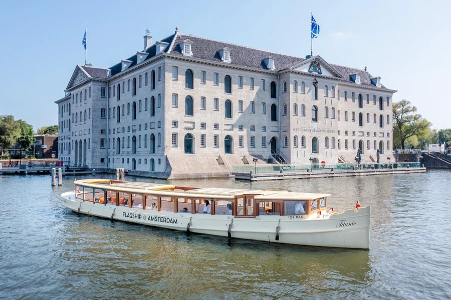 Amsterdam: 1-Hour Luxury Heated Saloon Boat Evening Cruise with Optional Drinks & Bites, Amsterdam