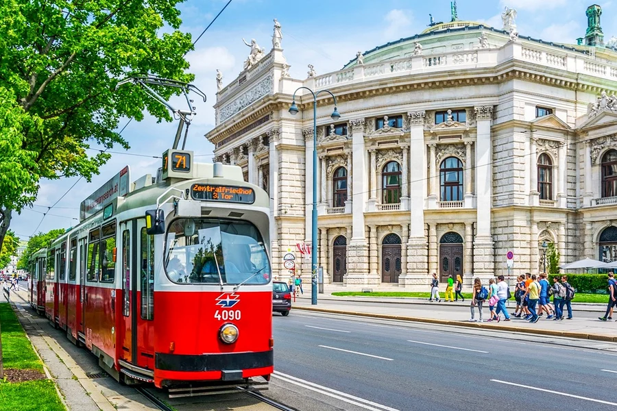 Vienna Welcome Card: Transporte Público Ilimitado con Opción de Tour en Autobús Hop-on Hop-off, Vienna