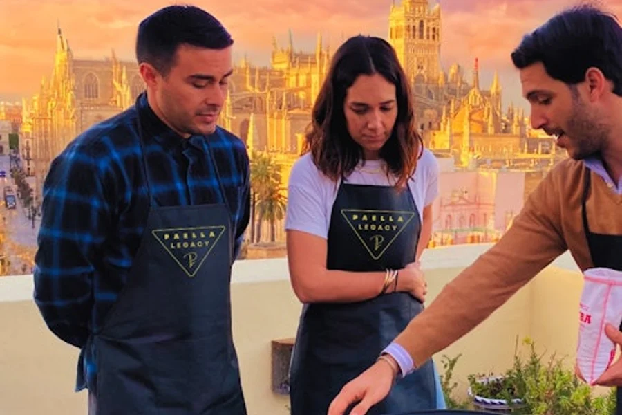 Siviglia: Corso di cucina di paella e tour panoramico dei momenti salienti sul tetto, Seville