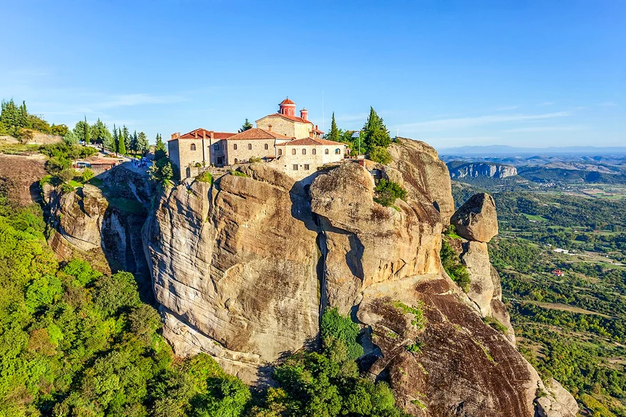 From Athens: Meteora Monasteries & Caves Full-Day Trip with Lunch, Athens
