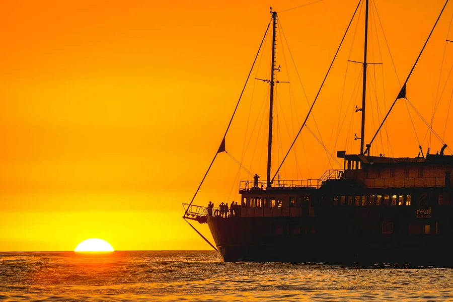 Overnight Milford Sound Cruise with Dinner & Activities, Milford Sound