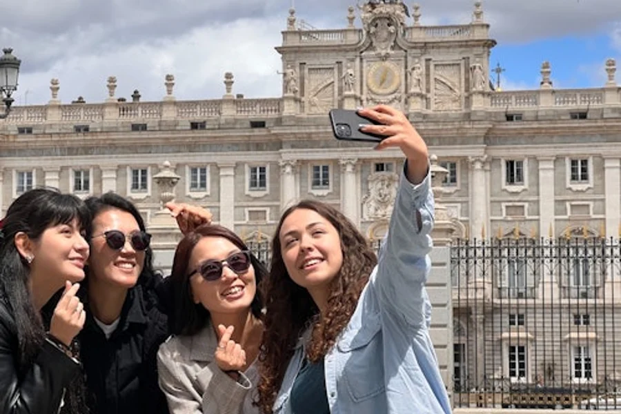 Madrid: Old Town Guided Tour + Royal Palace Fast Track Entry & Visit, Madrid