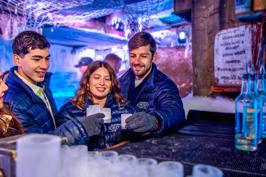 Sla de wachtrij over: IJsbars Amsterdam Tickets inclusief 3 drankjes, Amsterdam