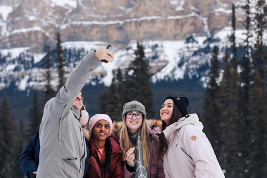 Lake Louise & Yoho National Park: Winter Tour from Banff, Calgary