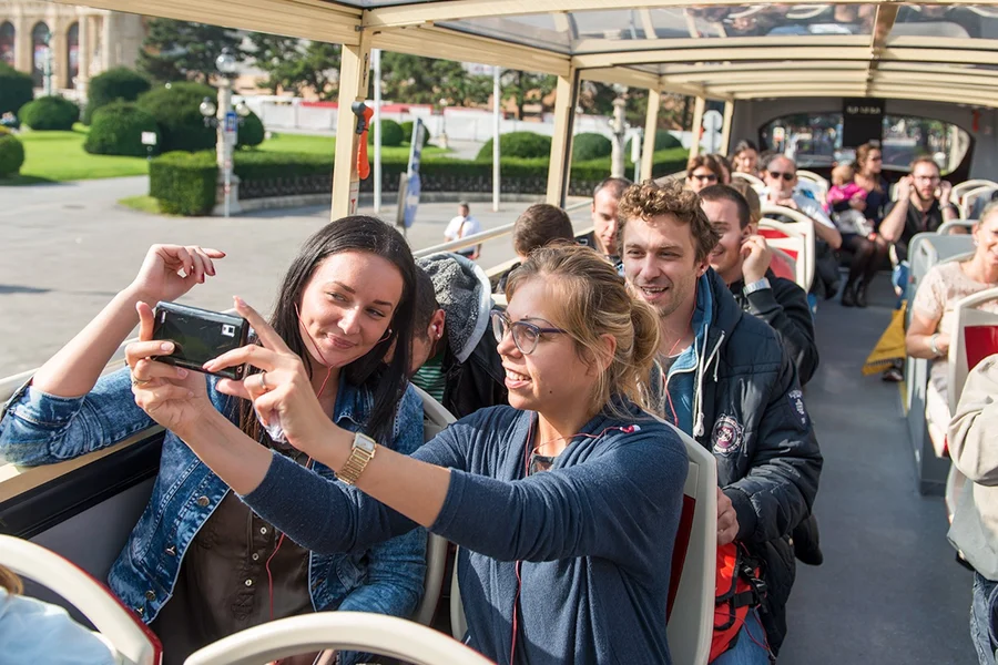 Combo (Ahorra 16%): Tour en Autobús Hop-on Hop-off por Viena + Entradas para la Noria Gigante, Vienna