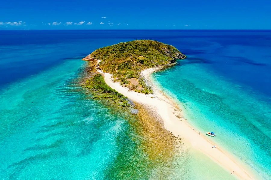 From Airlie Beach: Whitsundays Sail and Snorkel Tour with Lunch, Whitsundays