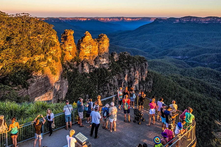 Blue Mountains Sunset Tour: Wentworth Falls Bushwalks, Wildlife & Lookouts, Sydney