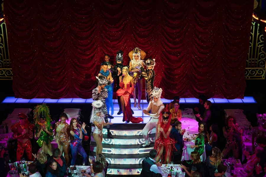 Espectacle Paradis Latin amb Sopar i Champagne, at Paradis Latin, Paris