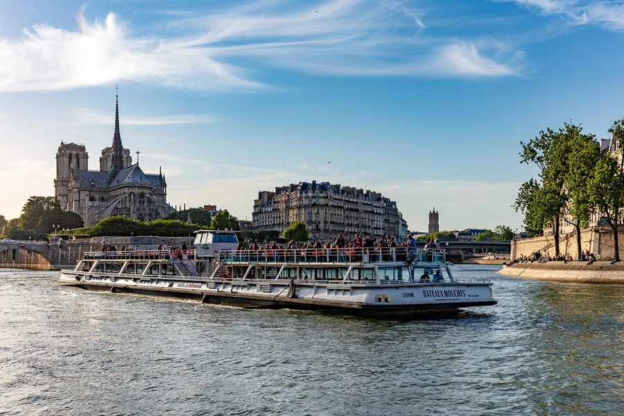 Seine River Cruise from Pont de l'Alma with Sparkling Champagne, Paris