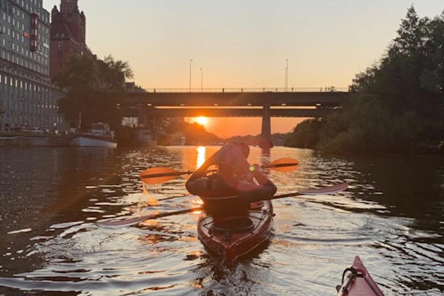 Stockholm: Sunset Kayak Tour in City Centre + Swedish Fika, Stockholm