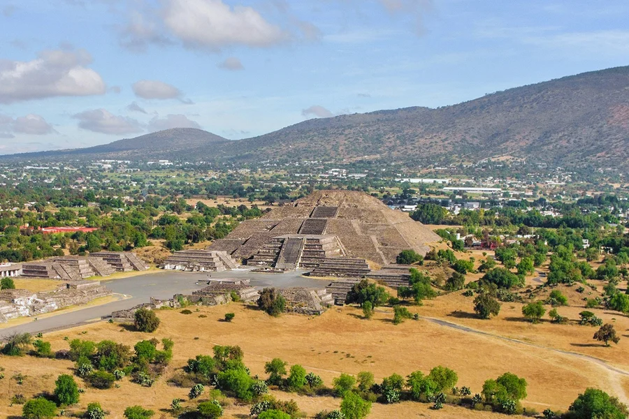 免排队进入特奥蒂瓦坎, at Teotihuacán, Mexico City