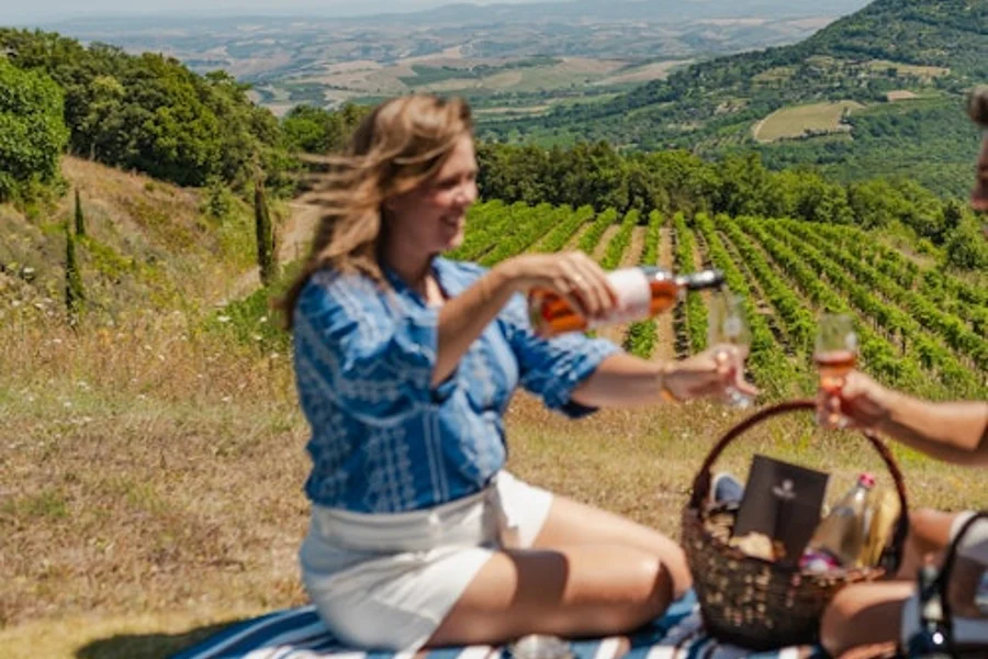 Tenuta Corte Pavone: Picnic con Vino e Cibo + Visita Guidata ai Vigneti, Montalcino