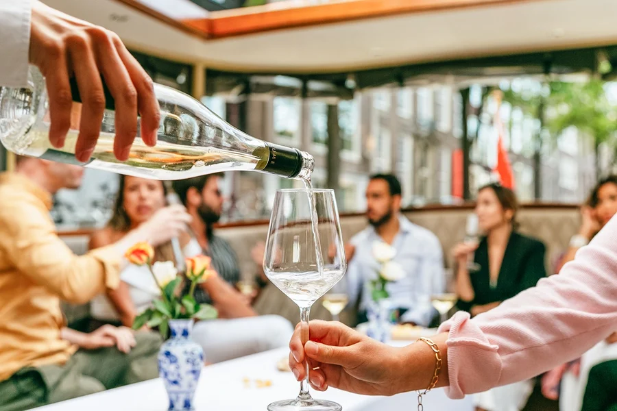 Amsterdam: 1-Hour Adult-Only Luxury Electric Boat Canal Cruise with Optional Unlimited Drinks, Amsterdam