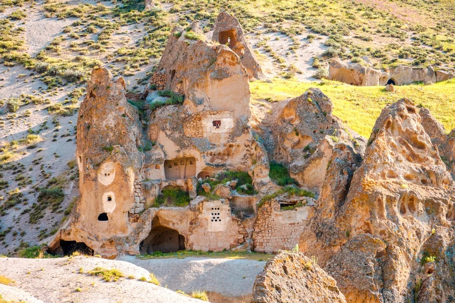 Soğanlı Valley Sunrise Hot Air Balloon Tour with Breakfast & Transfers, Cappadocia