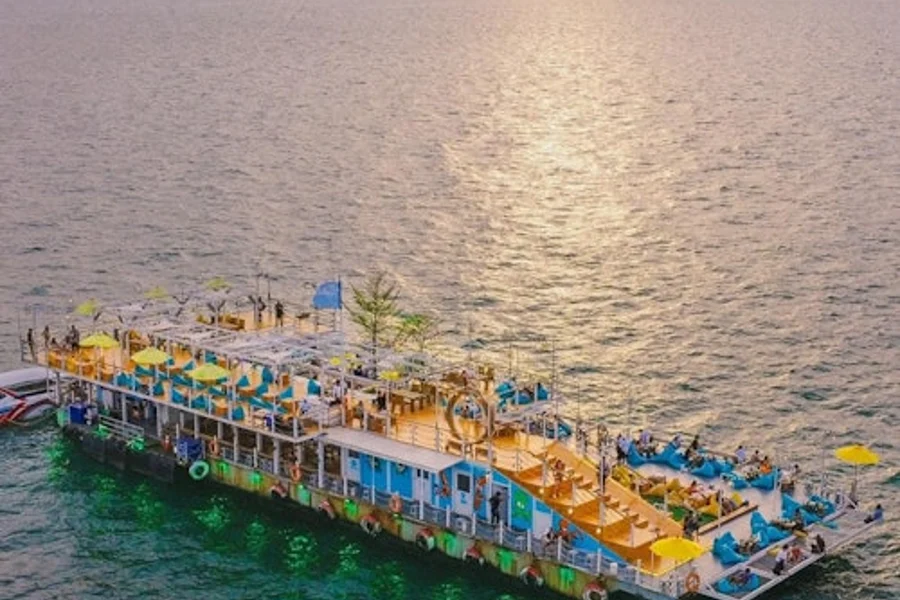 Tappia Floating Cafe Pattaya: Drink + Squid Fishing + Transfers, Pattaya