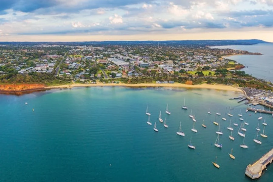 Mornington Peninsula: Day Tour + Gondola Ride + Lunch + Wine & Chocolate Tasting, Melbourne