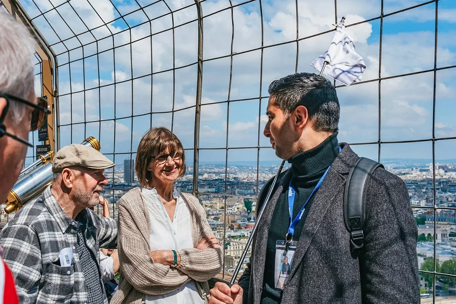 埃菲尔铁塔电梯票,带导游至顶层或二楼, Paris