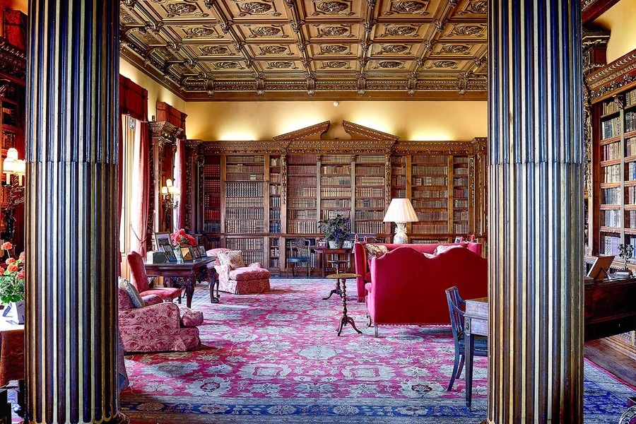 Downton Abbey: Zwiedzanie Highclere Castle z przewodnikiem, Oxford i Bampton z Londynu, at Victoria Coach Station (Gate 18 - 20), London