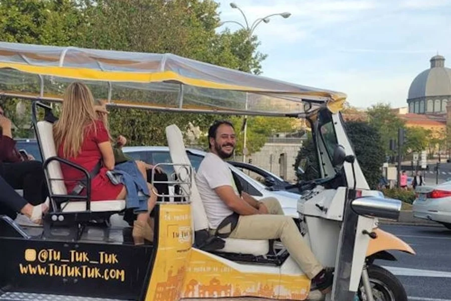 Madrid: 1-Hr Guided Electric Tuk Tuk Tour, Madrid
