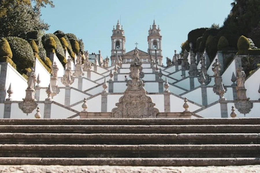 Braga & Guimarães: Guided Tour + Transfer + Lunch, Porto