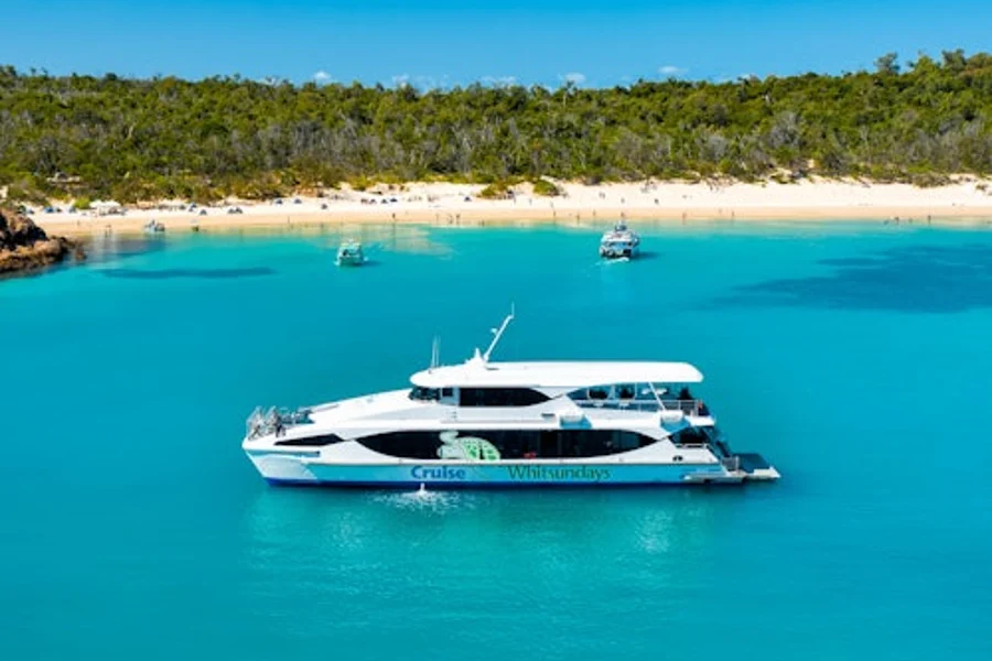 Hamilton Island: Day Cruise from Airlie + Lunch, Airlie Beach