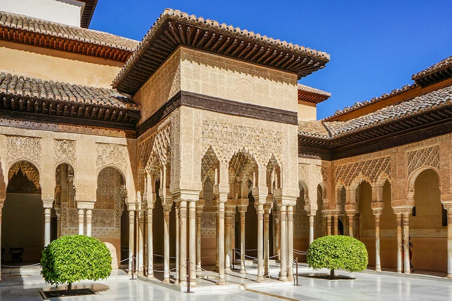 阿尔罕布拉宫和纳斯里德宫殿导览游(不含门票), at Granada Tourism and Leisure, Granada