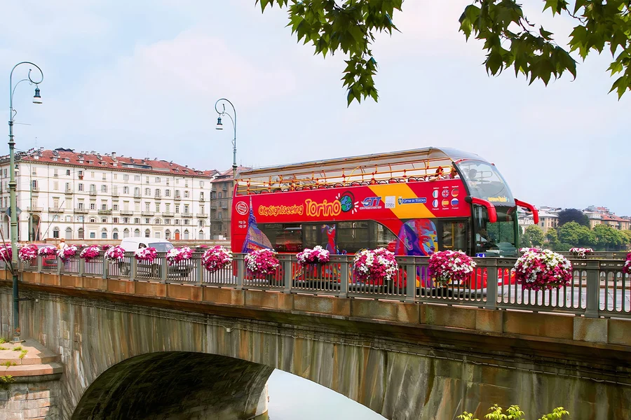 组合票:都灵随上随下观光巴士之旅 + 穿越皇宫免排队门票, at City Sightseeing Torino, Turin