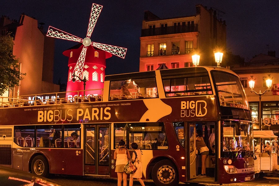 大巴士:巴黎全景夜遊巴士之旅, at 156 Avenue des Champs-Elysées, Paris