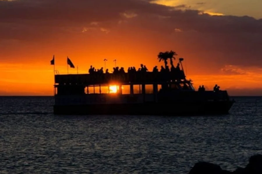 Clearwater: Sunset Cruise with Champagne, Tampa