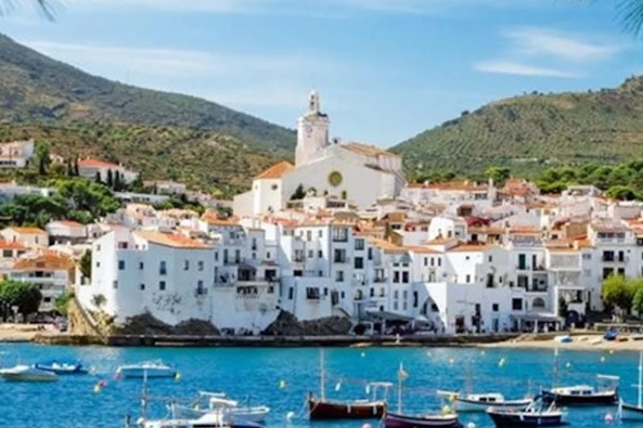 Costa Brava: Catamarantocht naar Cadaqués vanuit Roses of Santa Margarita, Roses