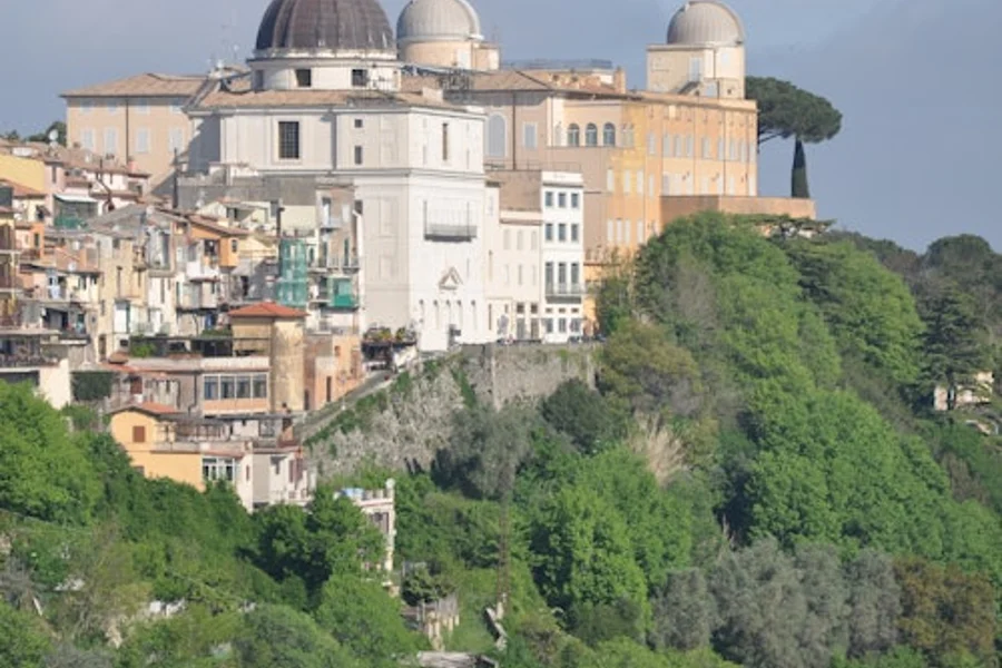 کاخ پاپی و باغهای مخفی در کاستل گاندولفو, Castel Gandolfo