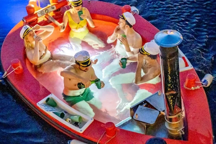 London: Hot Tub Boat Guided Historical Docklands Cruise, London