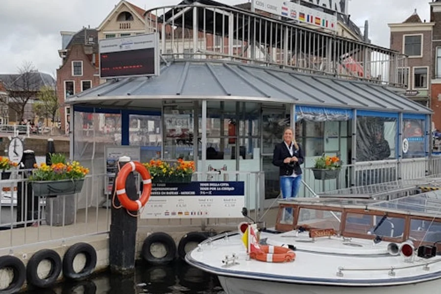Pelayaran Terusan Utrecht, Leiden