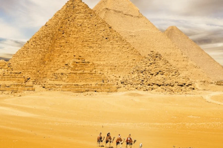 Pyramids of Giza and Sphinx Tour with Nile River Felucca Ride, Cairo