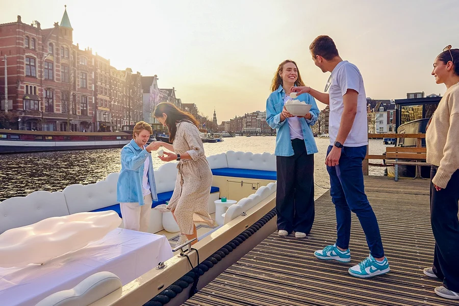 Amsterdam: 1-Hour Smoke-Friendly Cloud Boat Tour, at Starboard Boats, Amsterdam